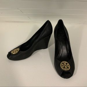 Tory Burch Black/Gold Wedges